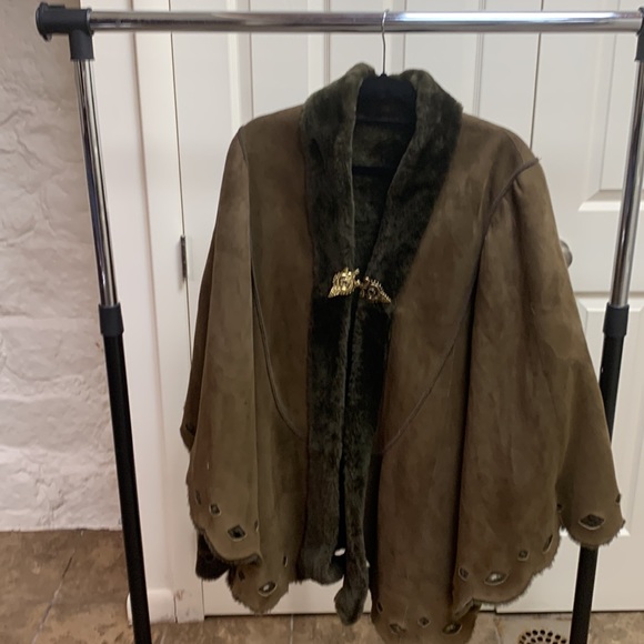 Shearling Cape - Picture 2 of 4